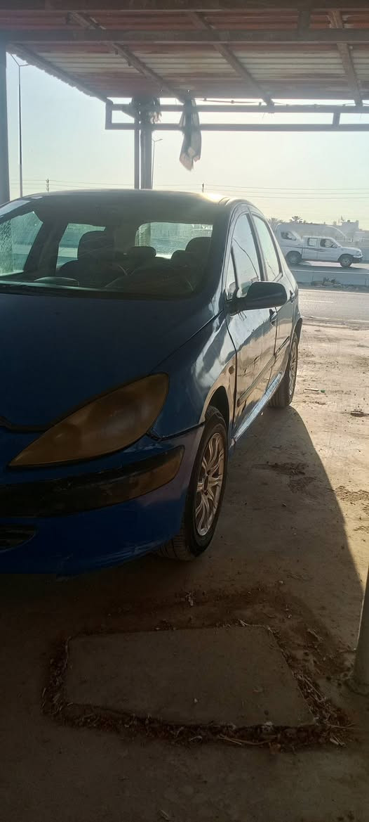 سلام عليكم للبيع بيجو 307 موديل 2005رقم بغداد السعر 27ورقه وبيها مجال للطيبن انكليزي محرك وكير كورله المحرك يبخر عنوان بغداد الشعب رقمي ***********
