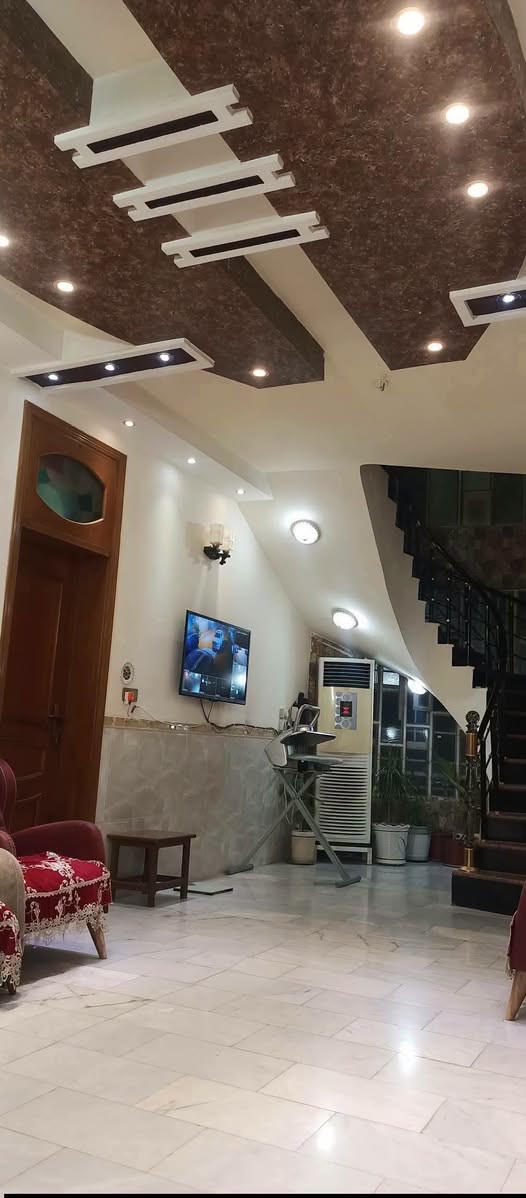 السلام عليكم
بيت طابقين طابو صرف للبيع المساحه 400م 20×20 ركن 

يحتوي الطابق الأول على 3غرف وصاله وأستقبال ومطبخ 

 ومجاميع صحيه والطابق الثاني يحتوي على غرفتين نوم 

وصاله ومجمع صحي العنوان طويريج الجمعيه حي الرياض 

للأستفسار أكثر 
***********
***********  تابع الصفحه ليصلك كل ما هوه جديد
