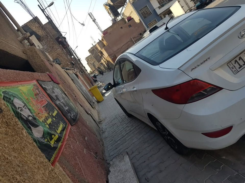 السلام عليكم اكسنت 2016خليجي مكفوله كفاله عامه عدا مكانات بارد السياره بلاديه محرك 1600 كير محرك كهربائيات كله سليم تبريد ثلج❄️السياره جاهزه للاخير كلش نضيفه فول مواصفات اشاير بل مري فتحه سقف تحكم ستيرن ويل كب السعر 105وبيه مجال مكاني بغداد الرقم ***********
