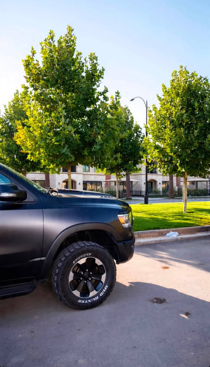 ريبل 2022 للبيع
محرك v8 - 5700
دفع رباعي 
اسود مغلفة ppf طافي 
4 كاميرات 360 درجة
شاشة تيسلا
ركن ذاتي ...إلى آخره. من مواصفات الريبل المعروفة

ماشية 58 الف قابل للزيادة 
رقم اربيل - تحويل ثاني يوم 
مرفعة شي بسيط وجاهزة 
سيارة مابيها نقص ومرتبة كلش 

حادثها جاملغين خلفيات ومبدلات اصلي نفس اللون 
هنا ببغداد درجة ضربت الباب الخلفي وتصلح تصليح ممتازززز 
مكفولة من الشاصي 
محرك كير كفالة 
الايرباكات كلها سليمة
السعر 38 الف بي مجال بسيط 
تواصل خاص 
او وتساب فقط ***********
مكان التواجد - بغداد مجمع النسيم
