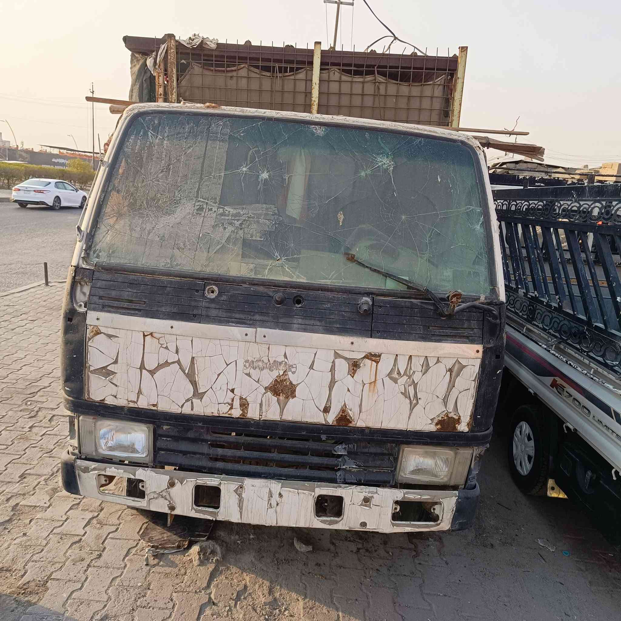 السلام عليكم دانيه للبيع بسعر 22 مكينة بنكو السيارة نضيفة لئن مامتعبها واكفه بمكانها مسويها بسطه على باب الله 
نوع السيارة بلاك راعيها يريد تحويل  رقمي ***********
