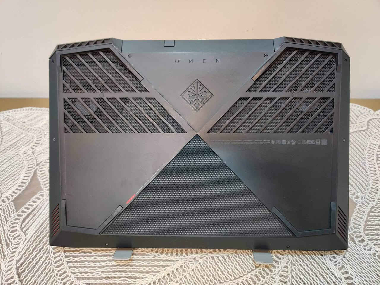 السلام عليكم
لابتوب كيمنك HP OMEN 15 GAMING
المعالج Core i7 9750H كور اي سفن جيل تاسع فئة H اعلى فئة
الرام 16 كيكا DDR4
الهارد 1: Ssd M.2 256كيكا
الهارد 2: واحد تيرا 1T HDD
كارت الشاشة الخارجي NVIDIA GTX 1650 (4كيكا)
كارت شاشة الداخلي Intel uhd graphics (8كيكا)
حجم الشاشة 15.6 ips Full HD 
كيبورد RGP احمر 
لابتوب نضيف كلش ومعتني بي وبنظافتة يشغل العاب قوية وكل البرامج الهندسية والتصميم والبرامج الامن السيبراني
مكاني بغداد الكرخ 
السعر 750الف 
واتساب ***********
