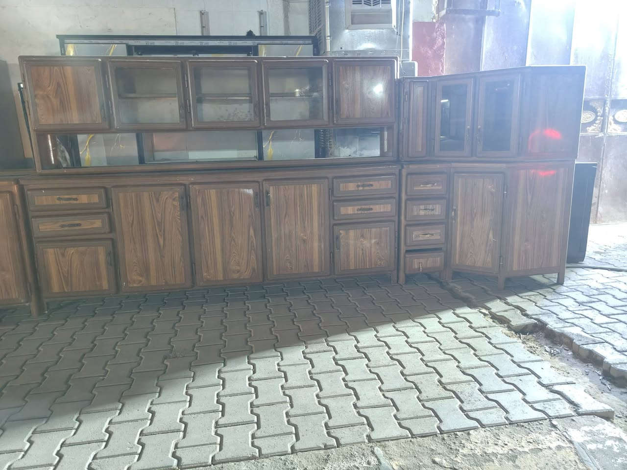معرض زياد الأثاث المنزلي 🫴 

كاونتر حطاطه 
شغل تركي ثقيل 

قياس 3 أمتار وربع 

مع سنك قياس متر ونص 
العنوان تكريت شارع الزهور خلف افران الكرخ وقاسم مول معرض زياد الأثاث المنزلي 🫴 
***********
