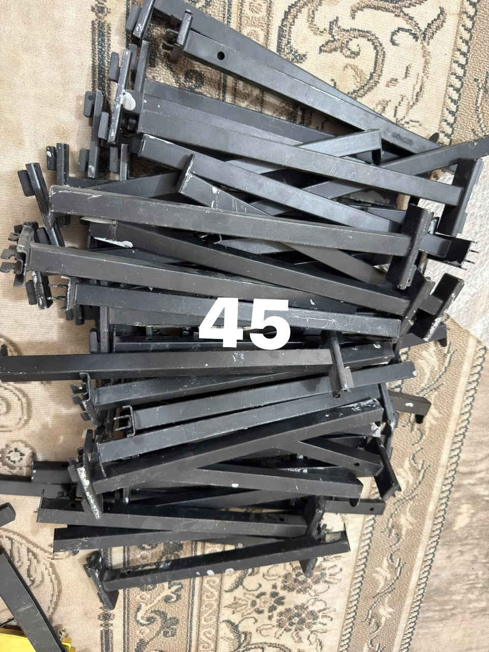 مرحبا اخوان  مكاني ميسان  للتواصل
واتساب ***********

نص مكتوب في الصور:
- 45 قطعة
- 7 قطع
- 10 قطع
- 45
- 2 قطعة
- 38 قطعة
- 3 ستانات
- 11 قطعه رف