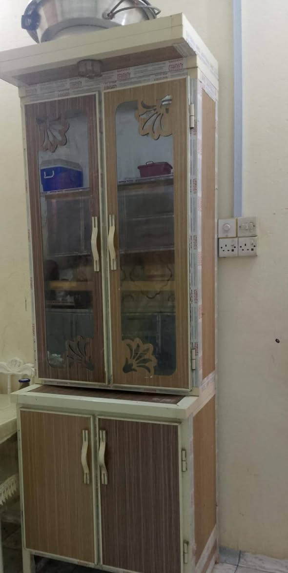 قنفات طول 3 متر سعرهن 200 الف قفل اي كسر مابيهن +عارضه سعره 200الف بيهه مجال قليل مكاني لهارثه مفرق سيد طاهر تواصل***********
