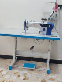 للبيع مكينة خياطة بريشوز بعدها جديده اريدها ب350 وبيها مجال 0770929527...