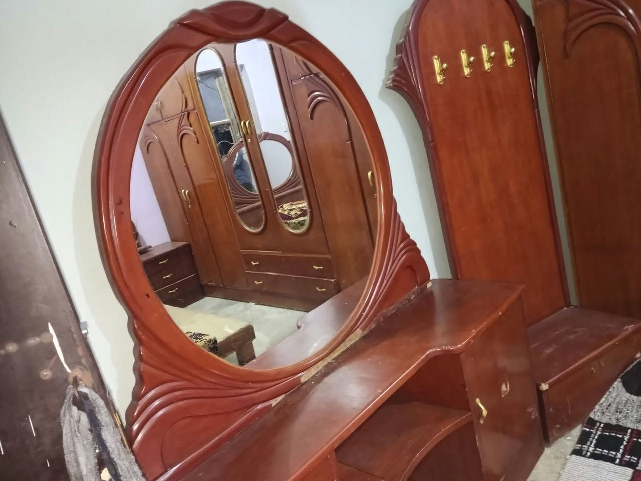 القائم • خشب ثقيل • نضافة زينه