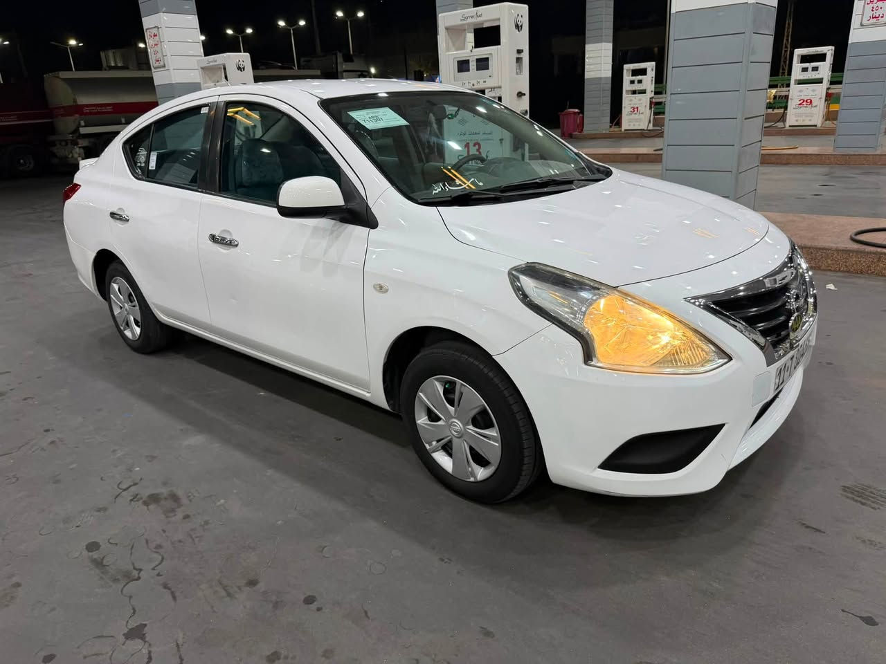نيسان سني هندي 2018 بليته زركه 
سياره مكفوله من الصبغ والضربه والتبديل بيها بارد بخشم الجاملغ الامامي فقط ورصعات كما مذكور بالسونر 
كير مكينه كفاله عامه برغي ممفتوح بيهن صدر هسه شاده تبريد ثلج تخم تاير دوشمه جديده شاشه تاب كامره دواره السياره ماشيه 127km
رقم انكليزي جديد سنويه الى 2030 تحويل ثاني يوم 
مكاني البلديات *********** السعر 95 وبيها مجال
