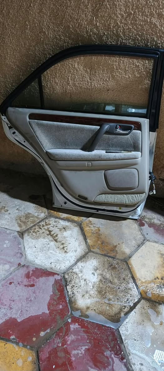 سلام عليكم نواعم ملكه مناسبات 
باب خلفي جديد شرط مامشدود بسياره مقفل جاهز بطاين دعاميه مال صبغ مكان دوانيه شراي يتصل وخادم ‏***********
