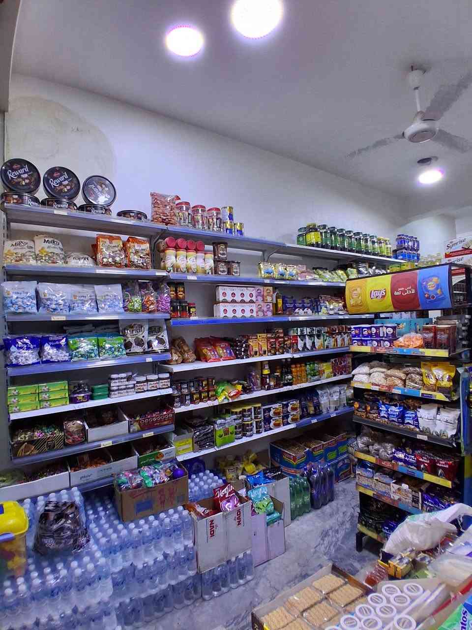 أسواق للبيع لعدم التفرغ بغداد الحرية شارع ٢٠ التجاري ***********
