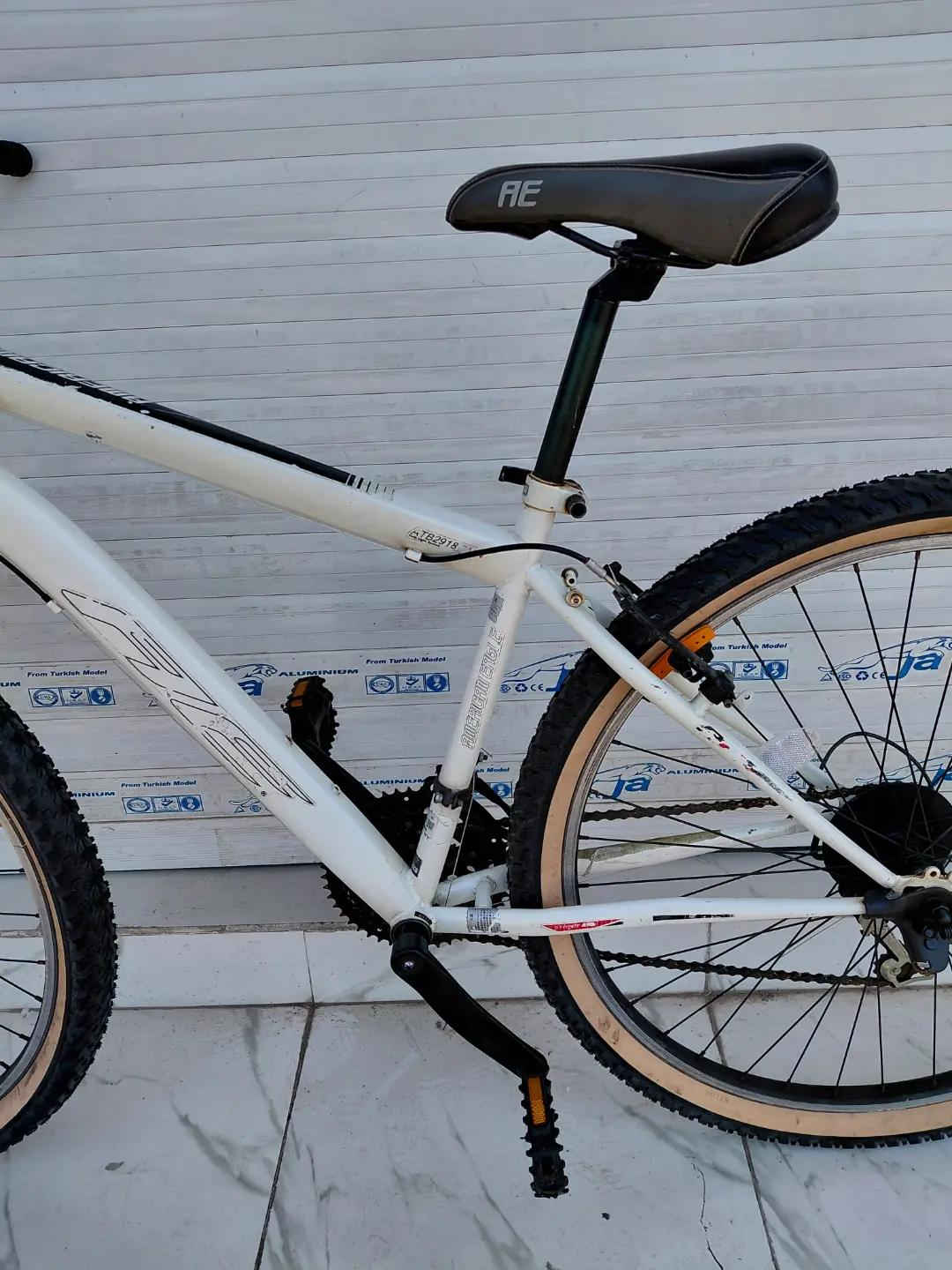 حجم 29  المعدن حديد ويالة المنيوم 3  × 6 سرعات من shimano السعر 200 الف شامل التوصيل     ✈يوجد توصيل لجميع المحافضات ✈ كركوك مدخل سايدين حي الاسرى والمفقودين  معرض ابو شيفان ( *********** )
