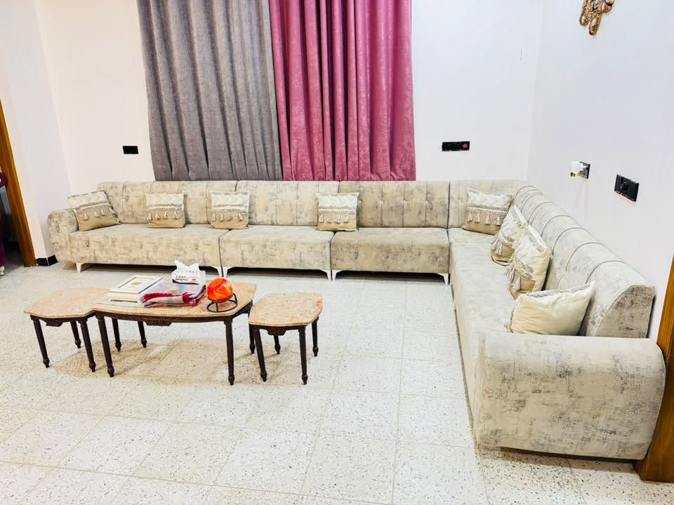 ديوان ١٢ مقعد • ٦ قطع • مستخدم قليل