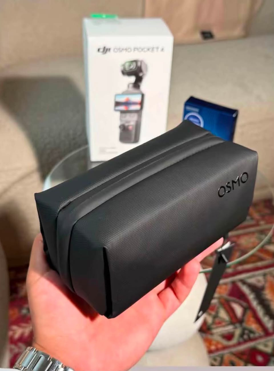 السلام عليكمdjl osmo pocket4كامرة جديدة استعمال اقل الشهر كامل ملحقاتها موجودة نسخة الcomboللاستفسار ***********
