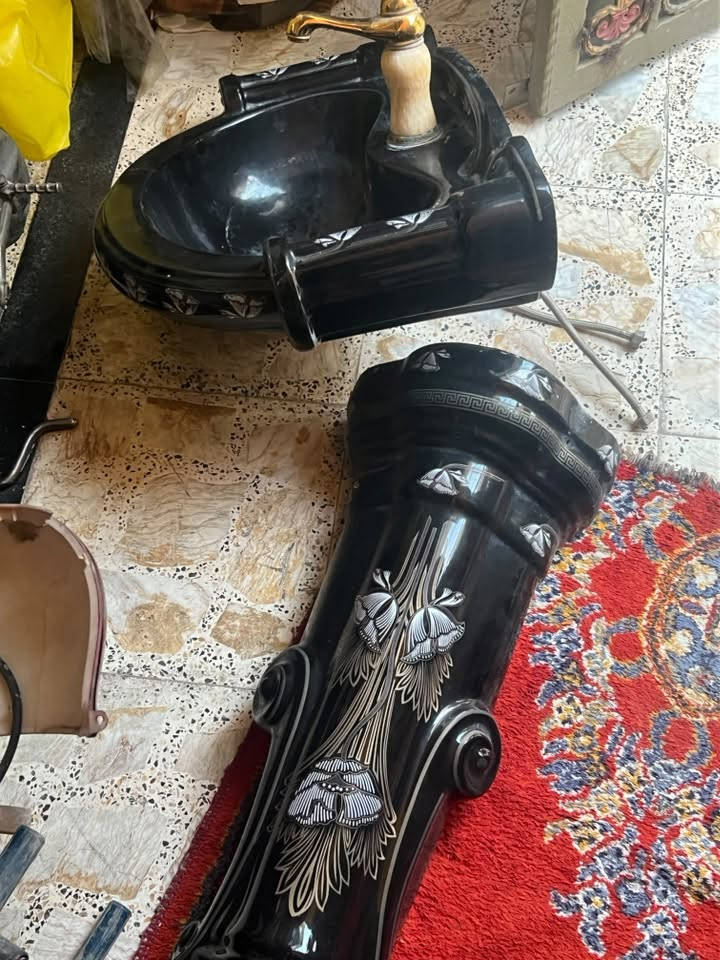 اغراض مستعمله اسعار مناسبه جداً توصل عبر الارقام ***********
