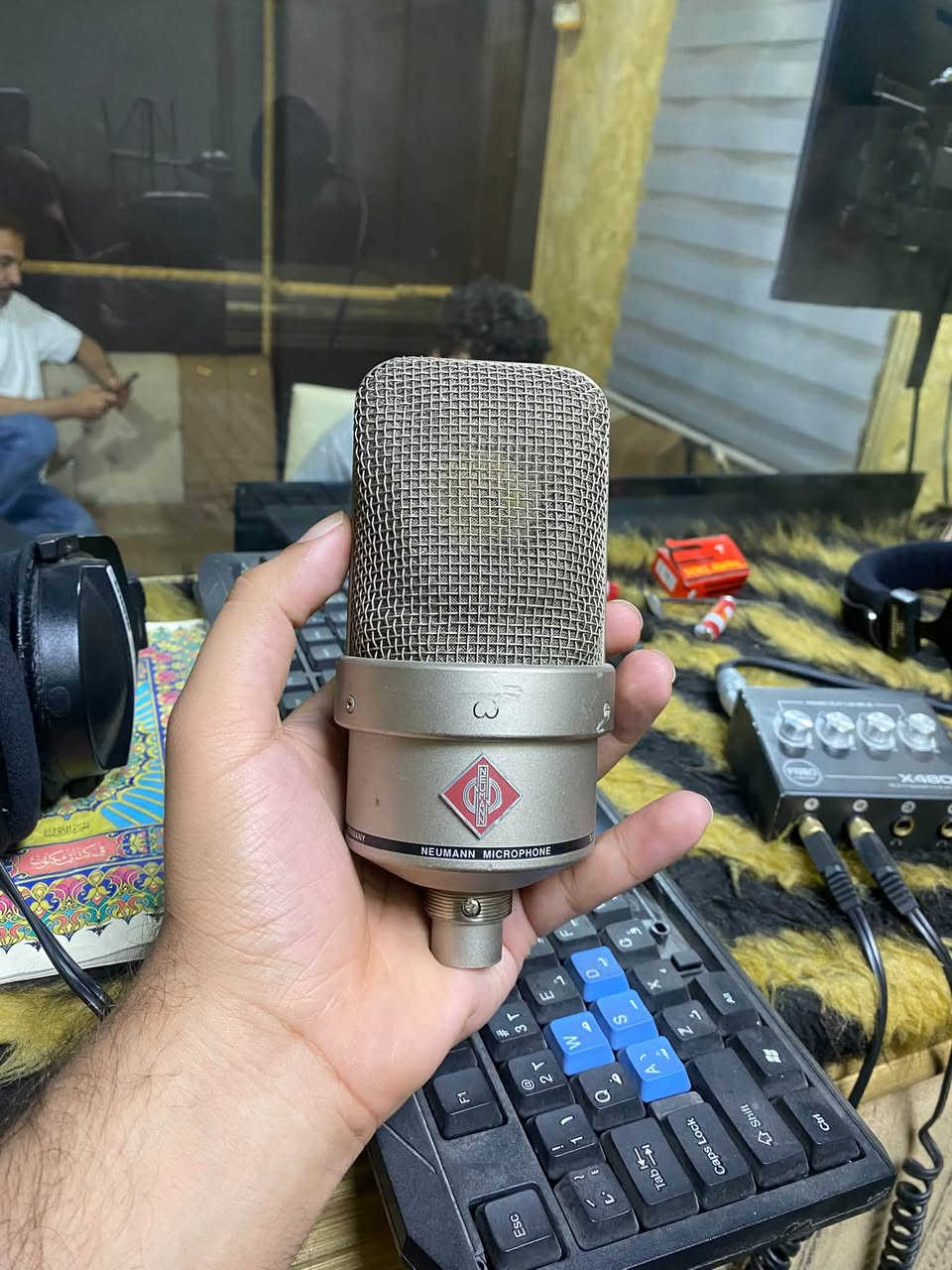 🎙️ استوديو للبيع متكامل وجاهز للشغل
بيع مكان معه الغراض كامل 
• مايك Neumann 49

• كرت صوت Steinberg UR-RT4

• سبيكرات Yamaha 8 إنچ

• حاسبة بمواصفات ممتازة ومناسبة للتسجيل والمكساج

• سبليت 1 طن

📍 بغداد – مدينة الصدر، شارع الداخل، قرب مطعم ليمونة

⚠️ البيع كامل فقط، ماكو بيع قطع منفردة.

📞 للتواصل: ‭***********‬
