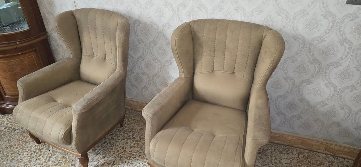 السلام عليكم 
يتوفر اثاث منزل كامل مطبخ و غرف نوم شبابي و غرفة نوم نفرين و مواد أخرى موجودة بالصور وسبالت شغالة عدد 5 ومطبخ تركي HDF
الاتصال ***********
