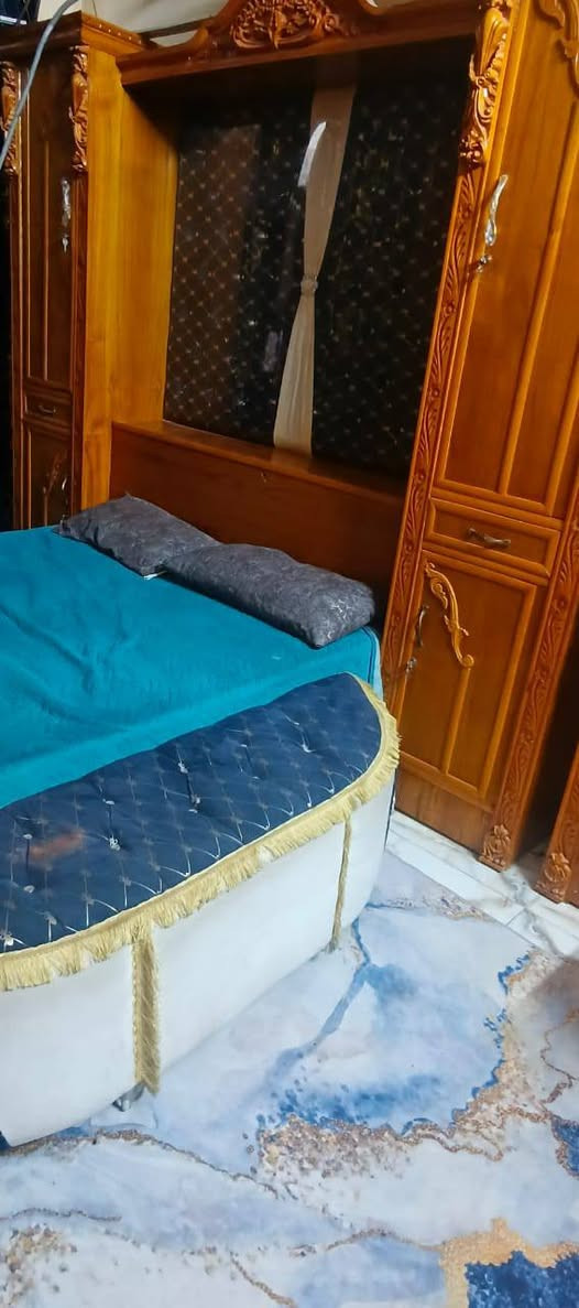 غرفة نوم للبيع صاج عراقي ٦ ابواب ام التاج نضيفة جدا استخدام قليل

للاستفسار راسلني خاص 
واتساب ***********
