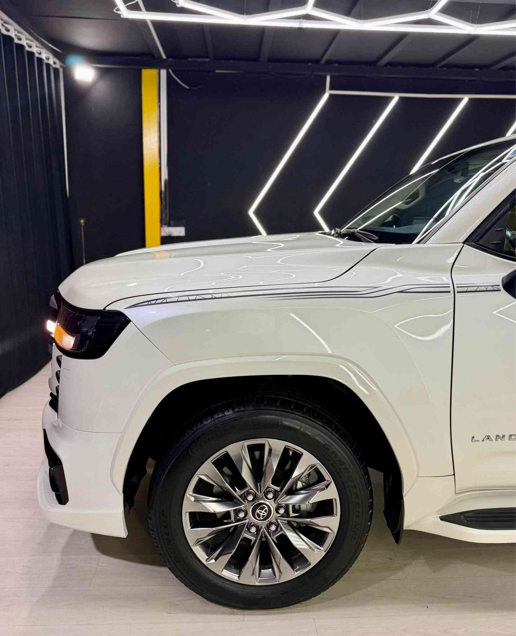LAND CRUISER_2023 
Twin Turbo
_GXR_60,000Km

اللَّهُمَّ صَلِّ عَلَى مُحَمَّدٍ وَعَلَى آل مُحَمَّدٍ

🔷تويتا لاندكروز موديل (2023) توين توربو
🔷سياره زيرو شريكه ساز باب اولا
🔷سياره مواصفات (GXR)
🔷سياره (٦) سلندر توين توربو 
 

🔷سياره گير محرك بشرت مامفتوح كل بشرت
🔷4 اطارات و ويل جديد شريكه 
🔷سياره داخل بيجي كوشنات جلد
🔷كامل غراضات موجود ة

🔷مواصفات سياره 
(كوشنات جلد _ شغال عن بعد
_ كاميرا _ كوشنات تدفيه _ شاشه كبير
٣ شاشات بيلادي _ وايرليس شحن _   نيظام eco _ سلايت _ النزلاق _ثلاجه _ زينون _ حساسيه الديك المؤخره مرايات _)

🔷سنويه هزه كل جديد مباشر حول

🔷• نظافه ١٠٠٪ كامل سيرڤس بدون نقص و

🔷مكان سليمانيه
🔷سعر (648$)
🔷رقم . *********** السليمانية, العراق
