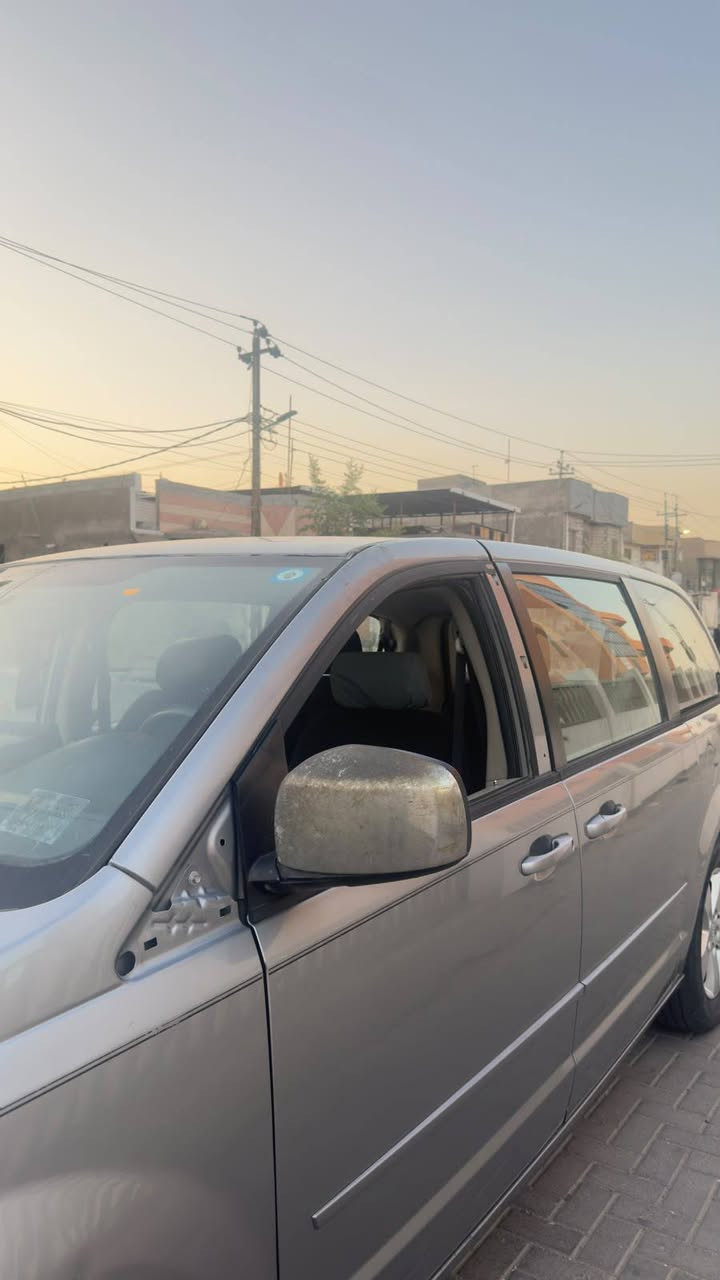 *🚐 للبيع دوج كرفان 2013 - نظاف- البصرة مكان السياره
*المواصفات:*
الموديل*: دوج كرفان 2013
- *الحالة*: شرط الفحص - خالية من الحوادث + خالية من الصبغ والمعجون
- *المحرك والكير*: كير جديد + المحرك والكير والحدادية والكهربائيات سونار وفحص جهاز قبل الشراء
- *الداخل*: تحكم ستيرن + شاشة أندرويد + فرش فوت + تحت كشنات + كشن السائق كهربائي
- *التبريد*: راديتر مي وتبريد جديد + فان إضافي ستاركس
- *التايرات*: تخم تايرات جديدة
- *ملاحظة*: السيارة مال جناي، ما محتاجة أي مصروف
*المكان*: البصرة  
*التحويل*: مباشر  
*السعر*: 128 ورقة وبي مجال قليل للشراي الصدگ
*للاستفسار*: 
*********** الشيباسيش, ذي قار
