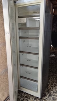 فريزر عمودي • شغالة • بغداد الجديده