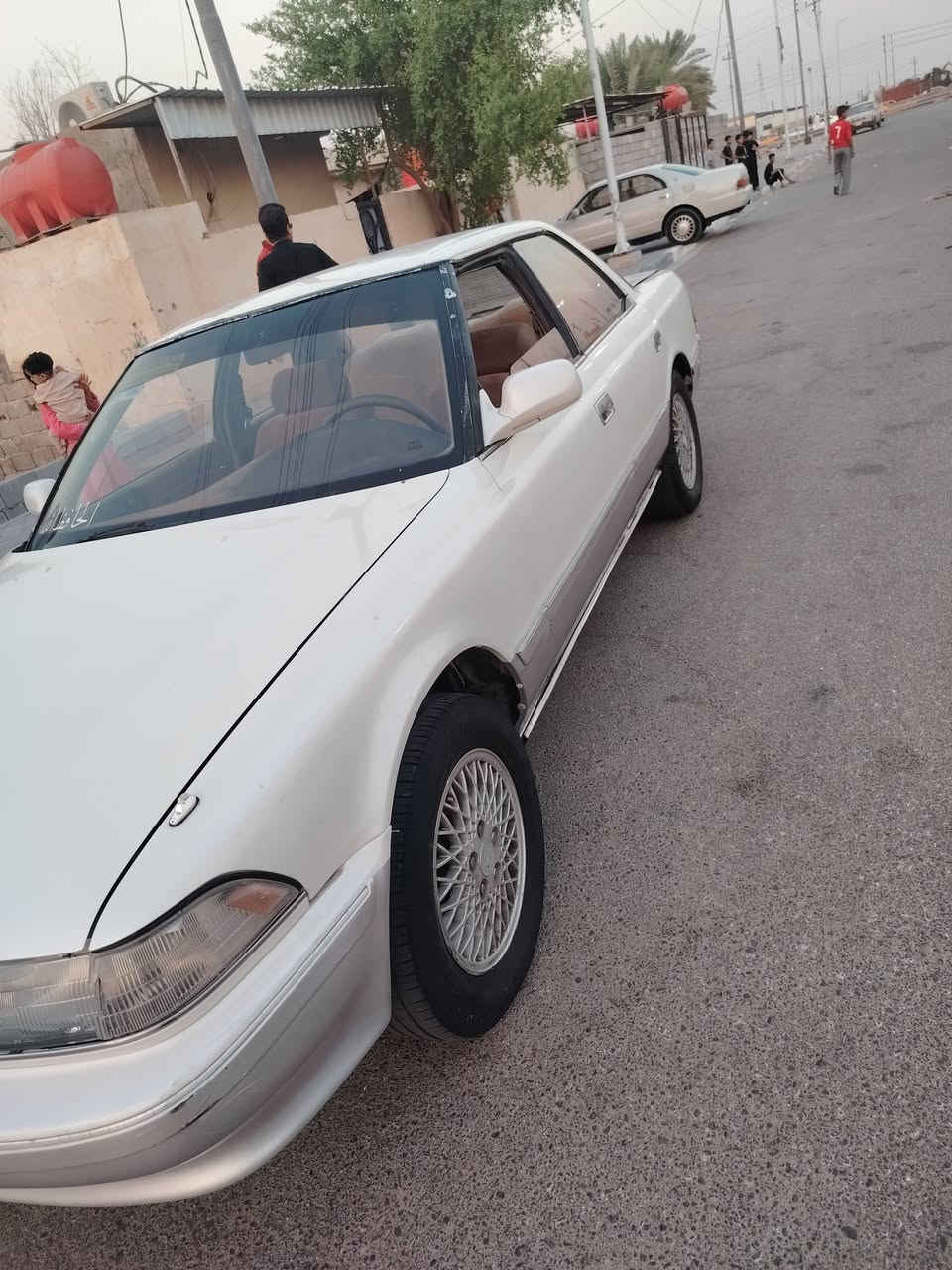 على بركة الله سيارة مارك عضم  للبيع موديل 1991 سيارة مكفوله كص ونغل السيارة جاهزة راعيها بل بصره ويريد تحويل عوزها گير  بيها تأخيره بل نمر ابيعك گير گايم وحلوه السيارة مابيها اخياس احله من الصوره السعر 33 وبيها مجال قليل الرقم ***********
