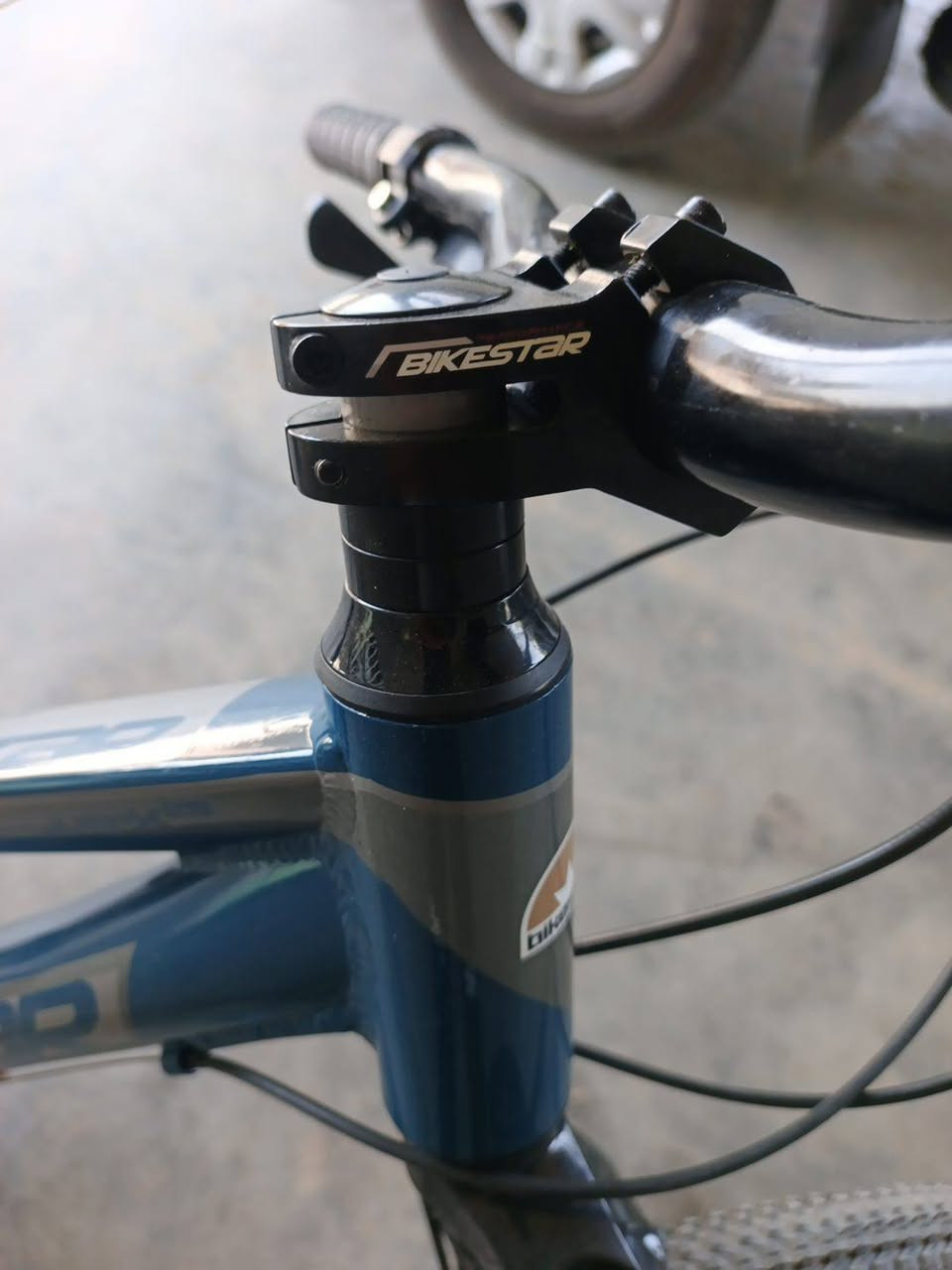 للبيع دراجة هوائية جبلي،  الماني🇩🇪 .حجم29. من شركة BIKESTAR ابحث بنفسك وشوف مواصفاته بعد مكينة من شركة شيمونة اصلي، الدراجة الامنيوم بالكامل حتئ سيباية.طبعاً السيباية ولرجل اني ضفتهم اله، مستخدم سبوع واحد كلش جديد وكامل مابي اي نقص واني جبت جديد كسر فلين ، رقم  تواصل *********** بي واتساب.
