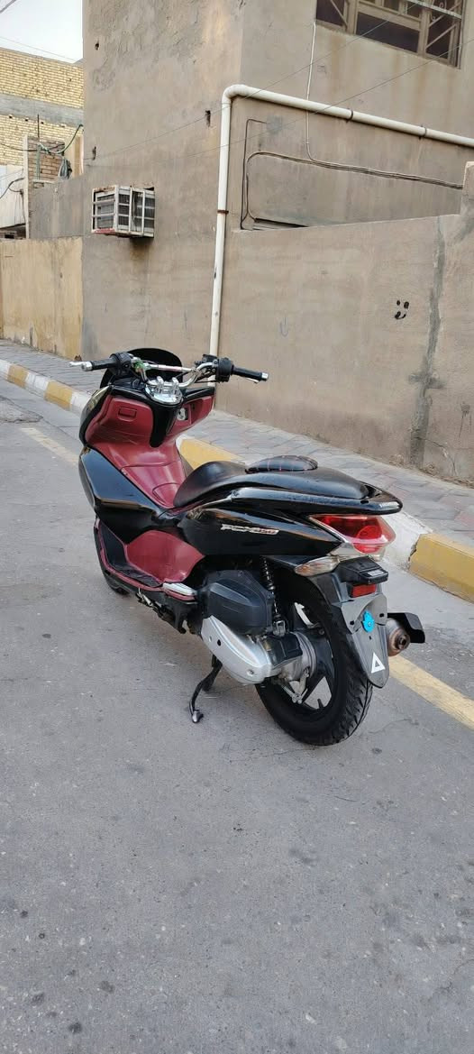 السلا عليكم PCX للبيع المكينه ما مفتوحه السعر واحد 100 وبيه مجال الشراي يتصل ***********
