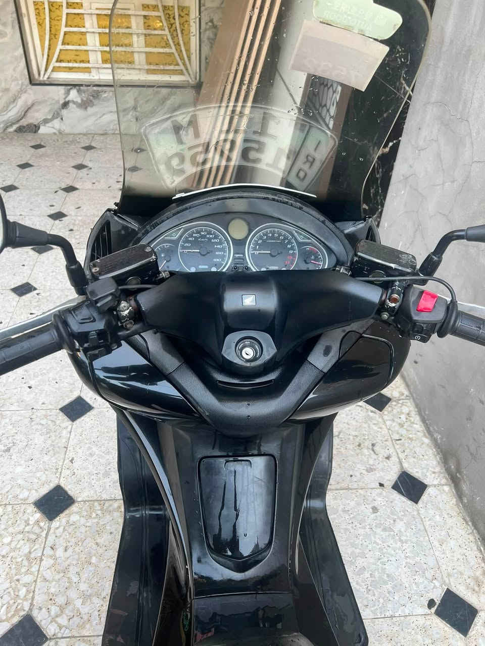 سلفر جيتي  400مكفوله نضافته كبالك ماشيه39 رقم نكليزي بغداد بسمي جنطه مثلثه سعره 35 وبيه مجال بسيط
مدينه الصدر ***********
