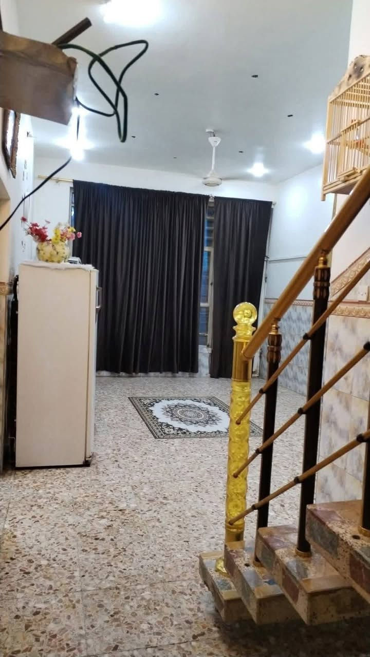 السلام عليكم
بيت طابو زراعي سند ٢٥
المساحه ١٨٠متر
بدايه شارع المعاره 
مقابيل مدرسه معادن الحكمه 
موقع جميل 
البيت بناء كونكريت مسلح 
يتضمن خمسه غرف
الطابق الأول غرفتين 
والثاني ٣ غرق
استقبال وصاله ومطبخ وصحيات 
للاستفسار والاتصال مراجعه مكتب دلاليه سيد عيد للعقارات شارع ستين مجاور سلوان ابو الكاشي ومقابيل شارع علي قماره للاتصال على الرقم التالي ***********او 
يوجد واتساب
