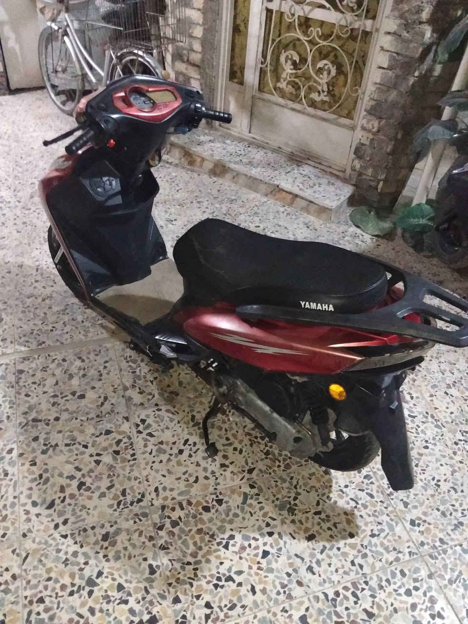سلام عليكم دراجه سكنس شمعه دراجه شلعه ومعدل تشك الكاع لايت عالي ناصي بك لايت شغال بس الاشاير رايدلهن كتف سعر الدراجه 600 وبيهه مجال حك الجيه للاستفسار *********** مكان الدراجه بغداد الزعفرانيه قرب سده الوليد
