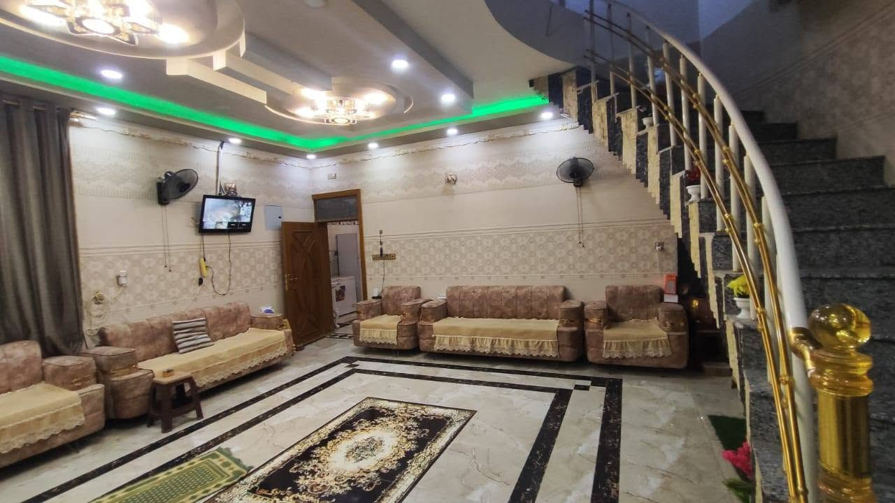 بيت للبيع 200 متر
سند 25 طابق واحد 
يتكون من استقبال صاله غرفتين ومطبخ  صحيات 
وحديقه بناء درجه 
العنوان النجف الاشرف حي النداء 
السعر  220مليون 
مطلوب 90 ينزلن من السعر 
القصد الشهري 438 يدفع المشتري للمصرف العقاري
التواصل واتساب  ***********مراسله فقط اي اتصال يهمل
