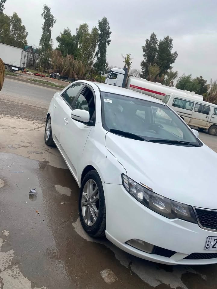 سيراتو ٢٠١٣ اربيل بأسمي سنويه ل ٢٠٣٠ الهزه ماساقطه مكفوله ماعدا نصف الباب الخلفي صبغ فقط بدون ضربه 
حداديه تبريد تدفئه محرك جديد ماناقصه برغي فول مواصفات عدا الفتحه 
تحكم استيرن
شفتات 
اشاير بالمري 
حساسات 
5 ويل 
كل مواصفات الفول الداخل دومشه كامله ارضيه وكشنات اخوان السياره تعبان عليه 
مكاني بابل الحمزه الغربي السعر 100$
***********
