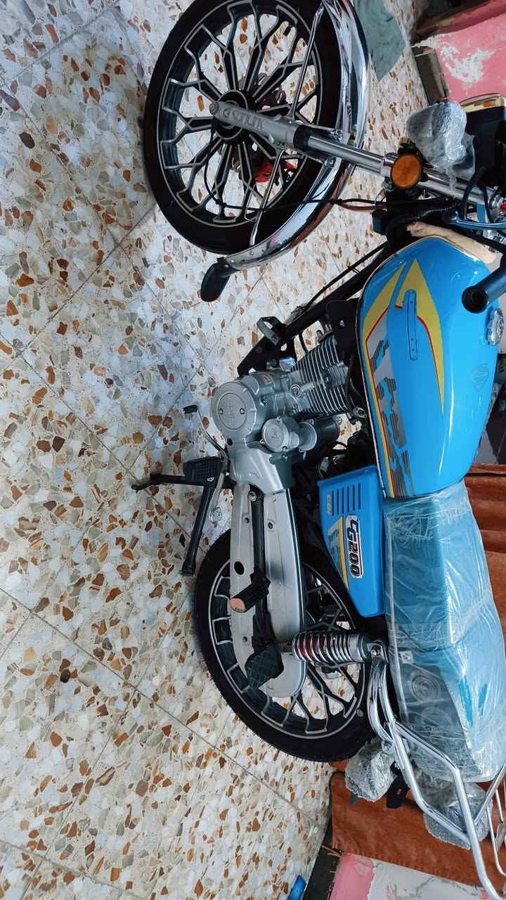 للبيع سيفان موديل 24دراجه كرتون مكينه 200كفاله عامه كلها شغاله بصمه تشغيل عن بعد مابيها أي نقص مكاني حله سياحي السعر 725وبيها مجال حك جيه للاستفسار الاتصال ***********
