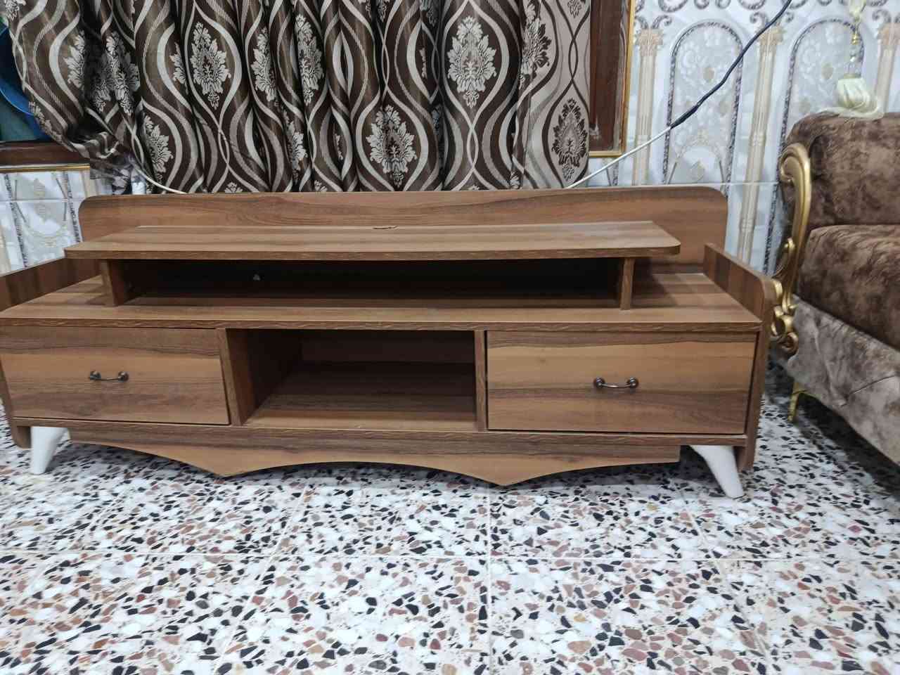 السلام عليكم  ميز بلازمه نضيف جديد كامل اي عيب مابيه
رقم الهاتف ***********
