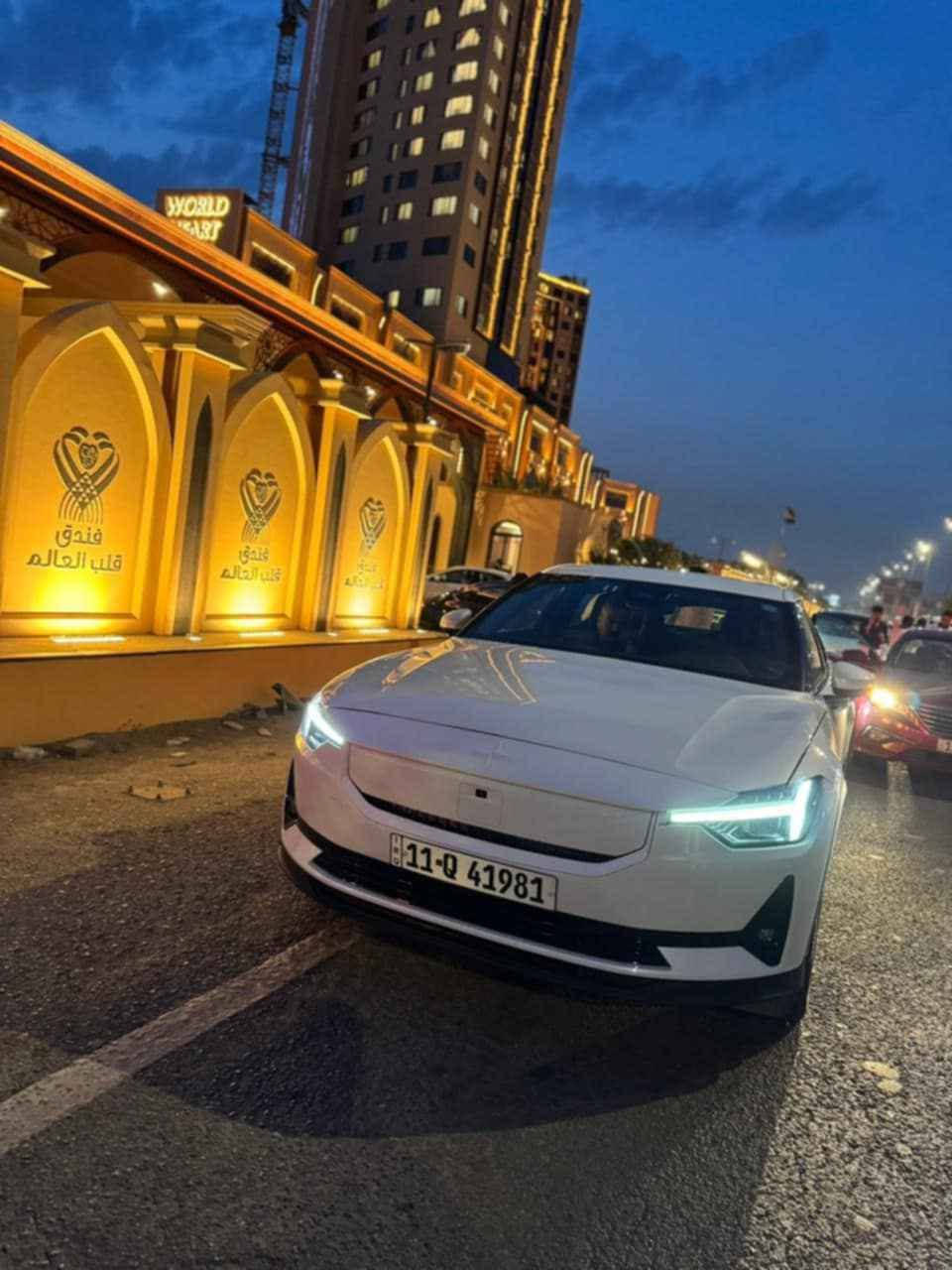 🇸🇪 عندما يلتقي الفن الاسكندنافي بمستقبل القيادة... 🇸🇪
✨ لأصحاب الذوق الرفيع: POLESTAR 2 (VOLVO) موديل 2023 
 شكل 2024

تجسد هذه السيارة أرقى ما قدمته الهندسة السويدية؛ فهي مبنية على خبرة فولفو (Volvo) في الأمان والمتانة، ومقدمة بلمسة Polestar العصرية التي تعكس البساطة والرقي الاسكندنافي.🇸🇪 

• فئة المدى الطويل  long range 
• بطارية 🔋 كبيرة 78 KW 
تدعم الشحن السريع و المنزلي
 مع الشاحنة الأصلية 
الشحنه الواحدة 550 كيلومتر 
الممشى K 60 قابل للزيادة
🌑اطارات مقاس 19 جديد 
#السعر 18500 $$
رقم بغداد انگليزي بأسمي  شرط التحويل 
(بنيد صبغ فقط+جاملغ بارد)
***********
***********

رقم الشاصي  ( YSMEG3KA4PL156354 )

★ مواصفات كثيرة 
شرح جزء بسيط جداً 
دشبول خرائط 
رادارات 360°
كاميرات 360°
حساسات 360°
لايتات داينمك متحرك PIXEL TECHNOLOGY ليزر 
نظام ترفيهي كامل التطبيقات 

❄️🔥تبريد تدفئة كشنات قطعتين مناخي منفصل ثلج 

🌬️ 📐 التصميم والشكل العام
هيكل فاستباك (Fastback): تصميم يجمع بين أناقة سيارات السيدان والعملية العالية لسيارات الهاتشباك/الكروس أوفر، مما يعطيها وقفة رياضية ومرتفعة قليلاً.
خطوط التصميم: يتميز التصميم بالبساطة والنظافة (Minimalist) والخطوط المنحوتة التي تعكس لغة التصميم التقني للعلامة.
المصدر: تشترك في قاعدة البناء CMA (Compact Modular Architecture) مع طرازات فولفو مثل XC40.
💡 الإضاءة والتوقيع البصري
المصابيح الأمامية (LED Headlights): تتميز بتصميم "مطرقة ثور" الشهير والمستوحى من فولفو، وهي مصابيح LED نشطة (Active LED) مع إضاءة عالية نشطة وتعديل آلي للمستوى. 
الشريط الضوئي الخلفي: شريط ضوئي خلفي كريستالي يمتد بعرض السيارة بالكامل، ويتكون من 288 وحدة LED، مما يعطي توقيعاً ضوئياً فريداً ومميزاً.

II. 💎 الباقات والإضافات الفاخرة المتوفرة

1. 🛡️ حزمة Pilot Pack (تركيز على الأمان والقيادة الذكية)
• نظام Pilot Assist المتقدم: مساعدة في القيادة على الطرق السريعة (توجيه، تسارع، وفرملة).
• كاميرات ومستشعرات 360 درجة: لسهولة الركن والمناورة.
• نظام تنبيه النقطة العمياء (BLIS): مع نظام مساعدة التوجيه.
• نظام تنبيه حركة المرور الخلفية (RCT): مع مساعدة الفرملة.
• مصابيح LED متكيفة Pixel: إضاءة ذكية وقوية دون إزعاج السيارات القادمة. 
متحرك مع عجلة القيادة 

🖥️ التقنيات والمقصورة الداخلية

 Polestar 2 (2023) - أول سيارة في العالم تعمل بنظام Google Automotive OS المتكامل. تكنولوجيا ذكية، قيادة أذكى.
نظام الترفيه: شاشة ترفيه مركزية تعمل باللمس مقاس حوالي 11.15 بوصة أو 11.2 بوصة.
نظام التشغيل: نظام معلومات وترفيه مدعوم من Google (أندرويد أصلي) مع خدمات جوجل المدمجة.
شاشة السائق: شاشة رقمية لعرض معلومات القيادة مقاس 12.3 بوصة.
الاتصال: دعم Apple CarPlay و Android Auto 
الميزات الداخلية:
شاحن لاسلكي للهاتف 
مقاعد مريحة وعالية الجودة.

🟢🔴⚫الإطارات الذكية والمستشعرات المدمجة
تهدف هذه التقنيات إلى تزويد السائق والسيارة ببيانات دقيقة وفورية عن حالة الإطارات، وتُعد ضرورية للقيادة الذاتية.
• نظام TPMS المتقدم: أجهزة استشعار (Sensors) مدمجة في الإطار أو الصمام لتوفير بيانات دقيقة ومباشرة حول:
درجة الحرارة داخل الإطار.
•ضغط الهواء (مراقبة الضغط الأساسية).
• مستوى تآكل المداس (المستقبل).
• الإطارات الذكية المتصلة (Smart Tires):
تتضمن مستشعرات متقدمة تتواصل مع كمبيوتر السيارة لتوفير صيانة تنبؤية (Predictive Maintenance).
يمكنها تحليل ظروف الطريق (جاف، رطب، ثلج) وتكييف خصائصها أو نقل البيانات إلى أنظمة التحكم في السيارة لتحسين الأداء (مثل فرامل ABS والتحكم الديناميكي).
الإطارات المتغيرة/المتكيفة: مثل مفهوم Hankook Hexonic التي تحلل الطريق باستمرار وتتكيف أخاديد مداسها وفقاً لظروف القيادة.

. بغداد, العراق
