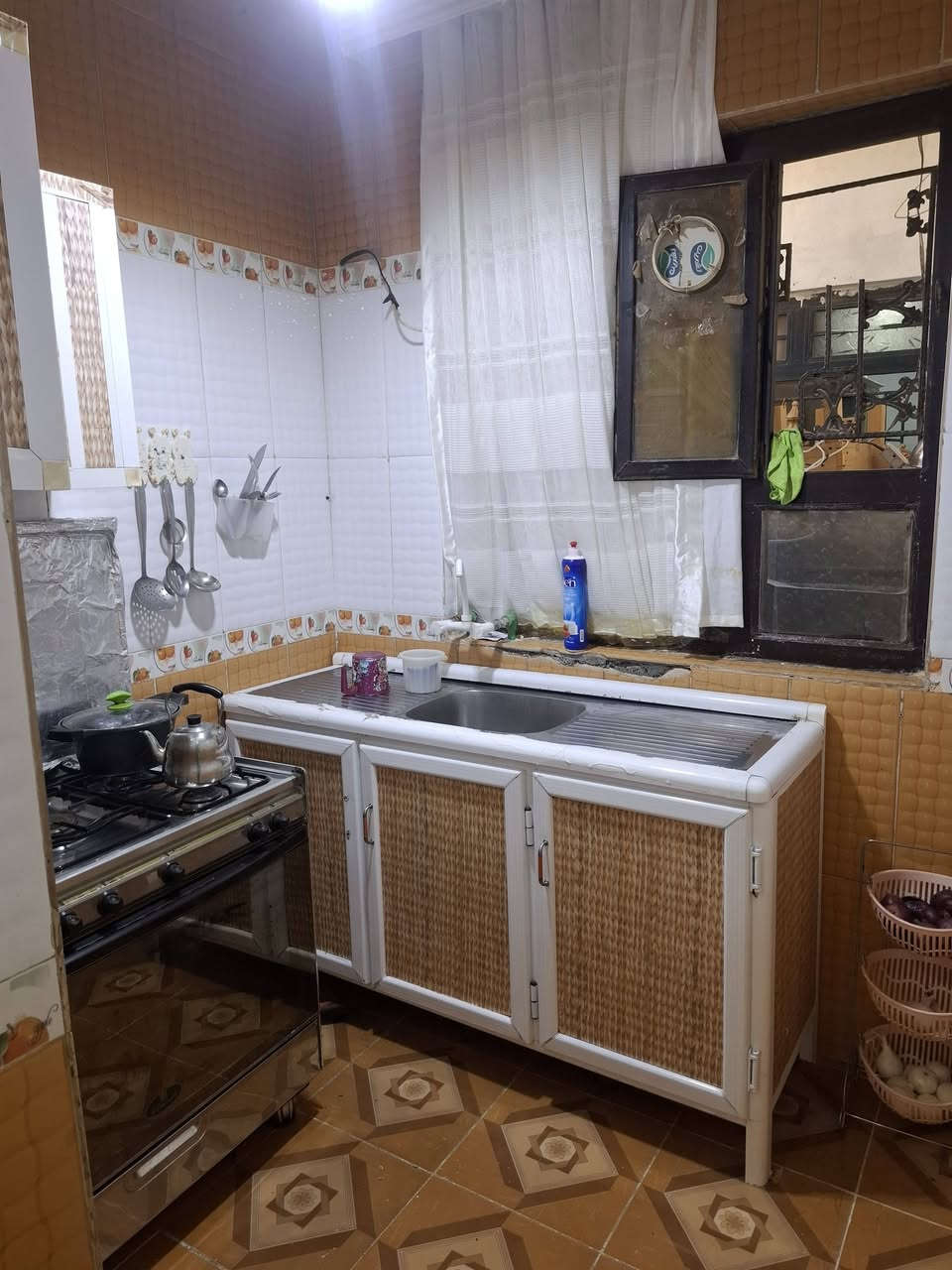 السلام عليكم بيت للبيع في ملاعزيز مساحته ١٦٠ متر بدايه ملاعزيز اول فرغ طابقين فول مواصفات الطابق الاول يتكون من غرفه نوم واستقبال وهول داخلي مطبخ بارد ومطبخ حار والطابق الثاني يتكون من غرفتين سعره 43 وبي مجال للاستفسار اكثر الاتصال بالرقم  ***********
