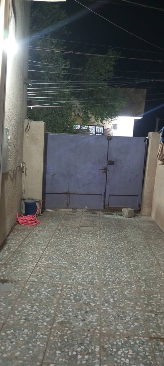 دار زراعي للبيع
المساحة ١٢٠ مربع 

غرفة نوم عدد ٢ 

استقبال 

منور بين الغرفتين

صالة مفتوحة مع حمام و مطبخ 

السعر ٦٥ و بي مجال 

العنوان بغداد الزعفرانية حي الامانة بالزراعي اول فرع 

للاستفسار *********** ابو فرح
