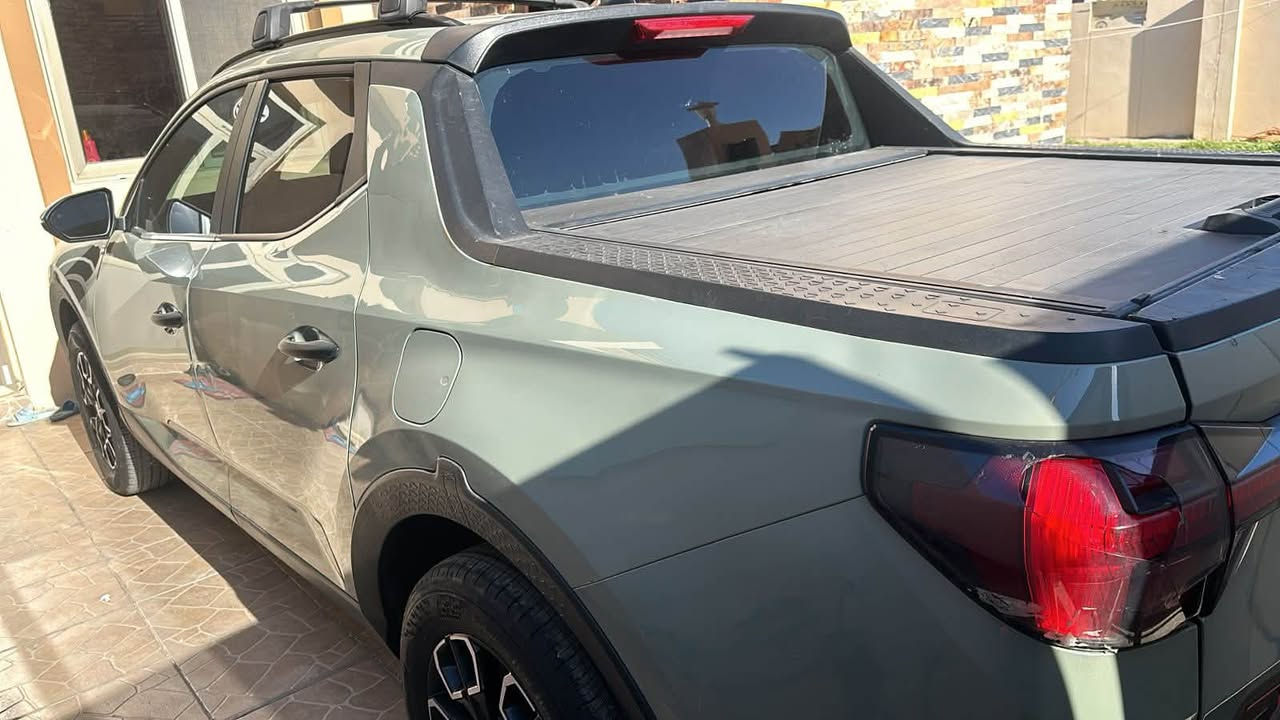 هونداي سنتا كروز 2023
وارد امريكي حادثهة ربع البنيد صبغ وقبغ الجنطة الخلفي بدون دواخل
ماشية 70,000 mi
فول مواصفات فتحة وبصمة وكرسي كهرباء 
بدون رقم فحص مؤقت
السعر 155 بيع مستعجل
مكانهة بغداد حي الاعلام 
***********

نص مكتوب في الصور:
- 30584543
