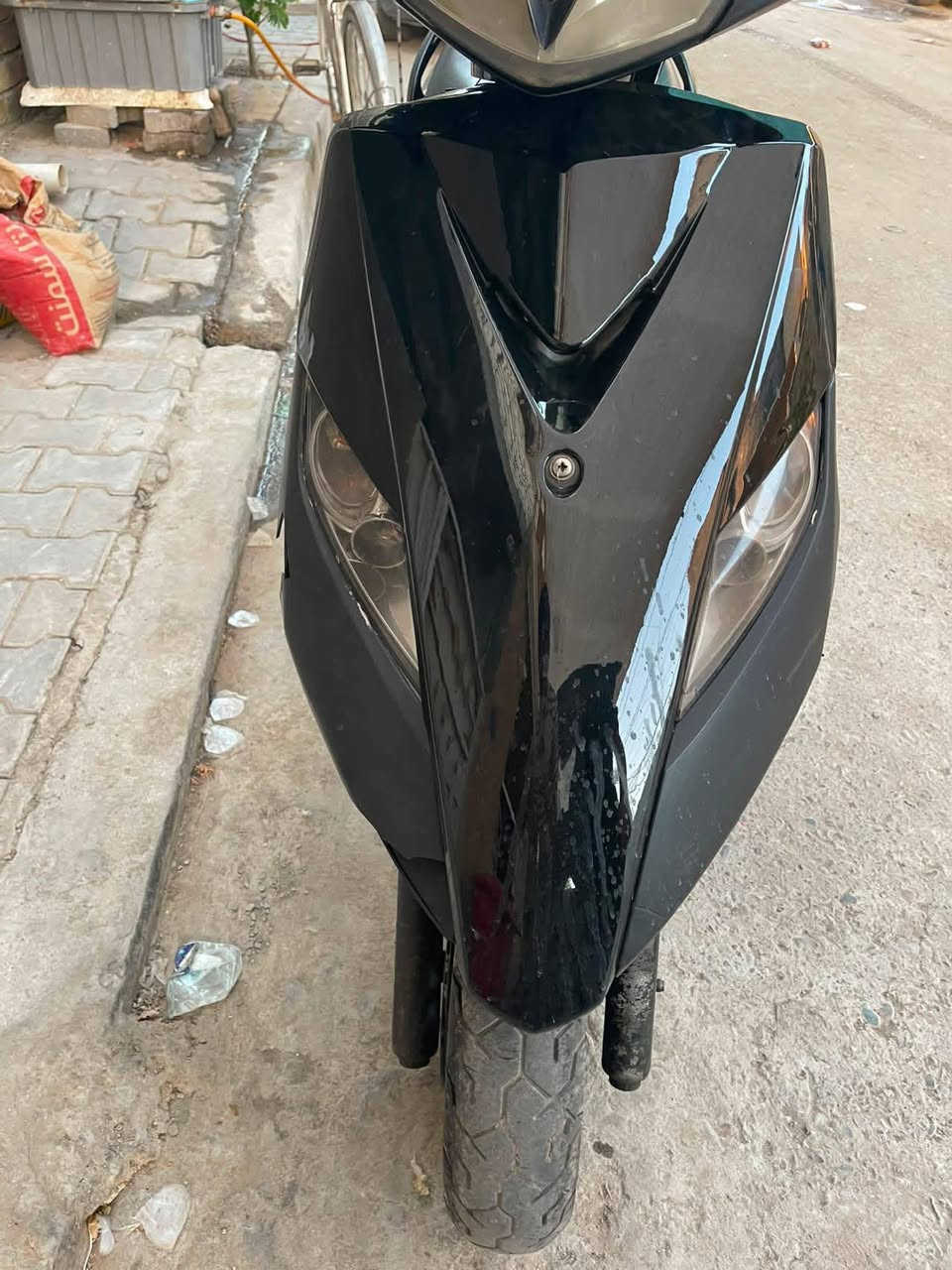 سلام عليكم دراجه ثعلب GTR نوزل
دراجه خير من الله لا تبخير لا نضوح نكرة بأي وكت 
خير من الله اوراق كهربائياتها كلها شغاله دبل أشارة أشاير لايت عالي ناصي ناعمه الدراجه كله محسن بانزين عداد سرعه شغال جيك البانزين شغال دراجه عله أخر حبايه تخبل مثل ما واضح بل صور 
سعر الدراجه 650 وبيها مجال للطيبين 
رقم واتساب *********** مكان بغداد الشعب
