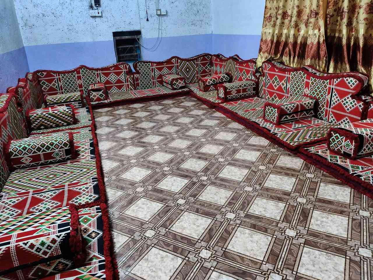 اسلام عليكم جلسه عربيه للبيع اسفنج مضغوط اقماش درجه اولا 14متر المكان بغداد رقم الهاتف *********** اتصل وبيك خير وتدلل
