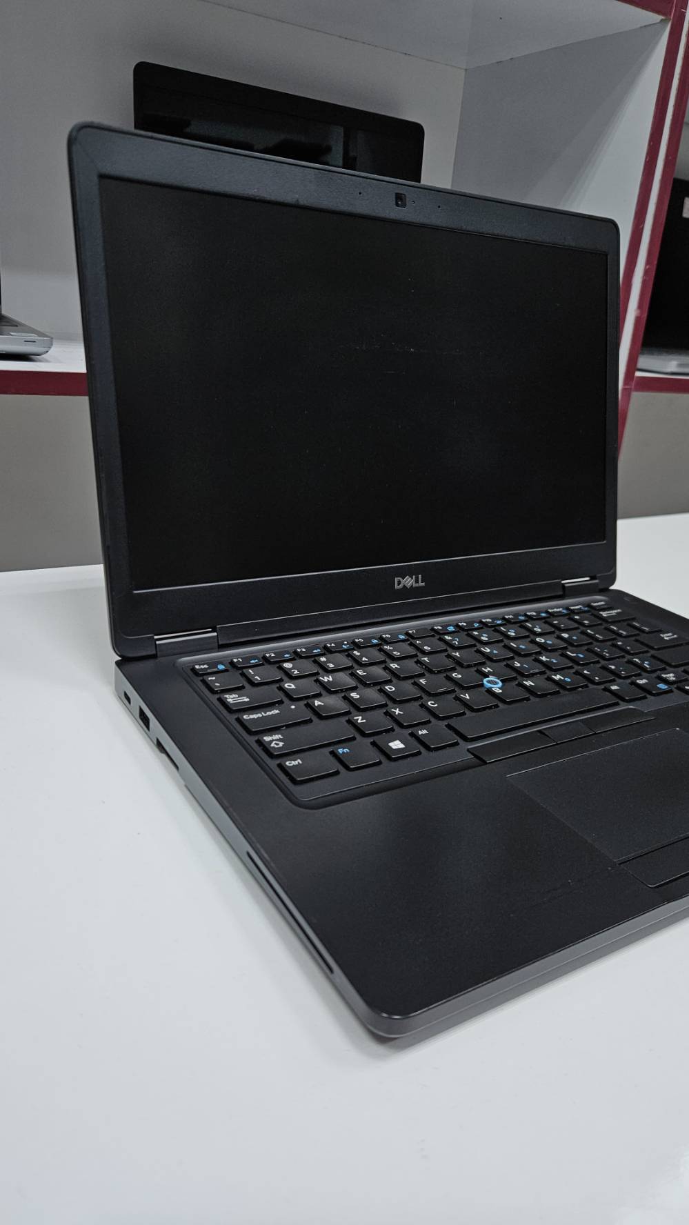 Dell 5490 • كور i5 جيل 8 • نفيديا MX130