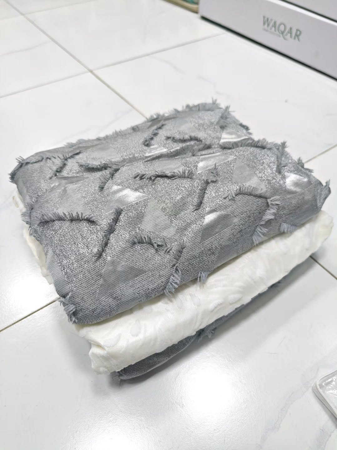 عرض خاص 🥳🥳 برده بوهيمي ثلاث قطع ب٢٨ الف فقط😍
قطعتين بوهيمي قطعه تور 
عرض ٤ طول ٣
سعر فقط ٢٨ الف 😍
-———————————————
متوفر توصيل بغداد وجميع المحافظات🚕🚕
للحجز والاستفسار يرجى مراسلة الصفحة💌💌💌
او الاتصال  فايبر واتساب على الرقم 
📞📞
 واتساب ***********
زوروا موقعنا على العنوان التالي:-
👇👇👇👇👇👇👇👇👇👇👇👇👇👇👇👇👇 
💧/السماوة عكد الجامع داخل مول الاميرات مجاور ايلين شوب
#العراق #العراق🇮🇶 #مفروشات #بغداد #در_الحسن

نص مكتوب في الصور:
- عرض خاص برده بوهيمي سعر ٢٨ الف فقط