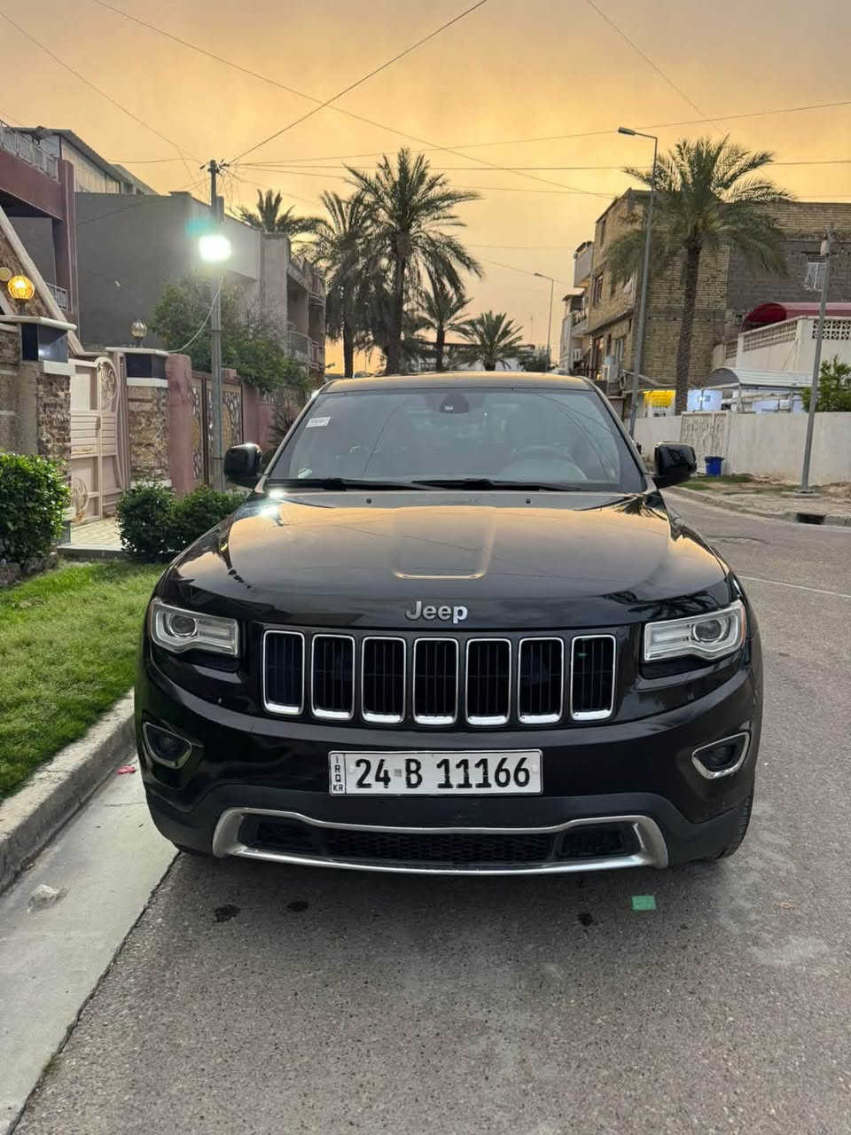 السلام عليكم Jeep 2014 للبيع
📍حادث امريكا فقط باب السكن مبدل بدون دواخل الرقم مميز وياها  باقي التفاصيل داخل الصور 
📍مواصفات فول للاخير فول ميحتاج اذكر مواصفات الفول 
السعر 175 ورقة مكاني بغداد الشعب 
رقمي ***********
