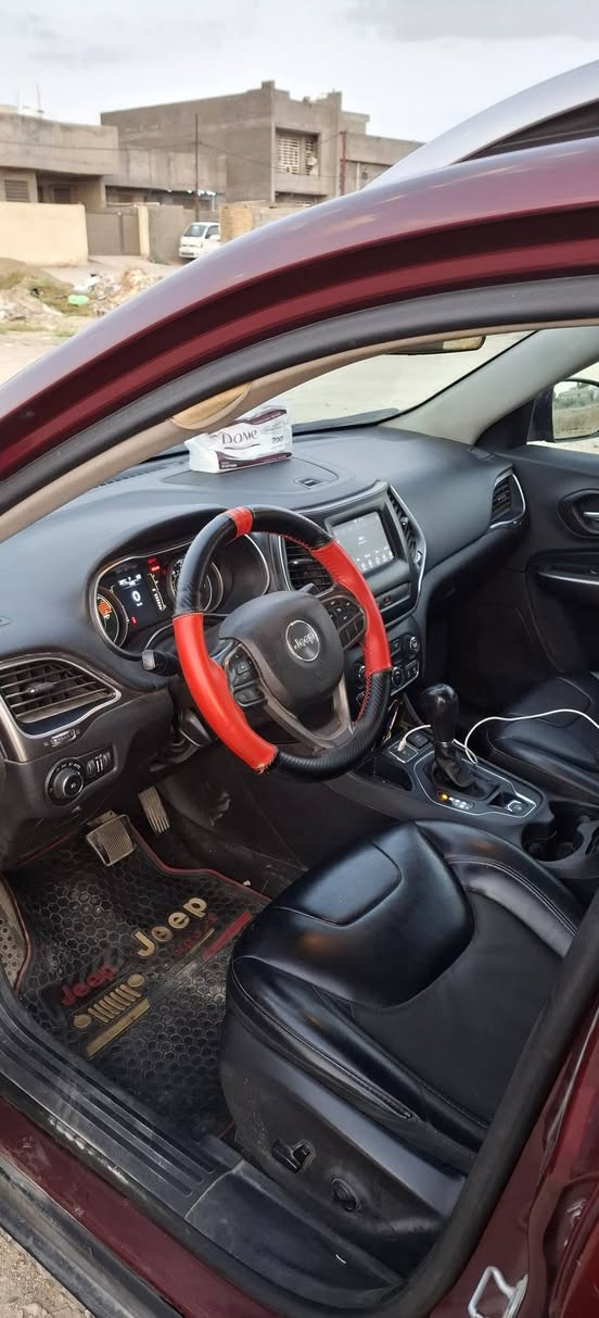 ســـلام عـلـيـكـم
سيارة : jeep Cherokee 

موديل السيارة : 2019

نوع الصنع : وارد امريكي 🇺🇸

مكان السيارة : بغداد

ممشى السيارة : 88 الف ميل 

⚙️:محرك السيارة بحجم 2400cc و ناقل الحركة 9 سرعات 

المحرك و ناقل الحركة مكفولات ✅

تخم تايرات جديده

سنوية و هزة جديدة 🤍

🛑مـواصـفـات🛑

1- كاميرا خلفية 

2- شاشة 

3- Apple car play &Android Auto 

4-كراسي جلد

5- سايد بريك كهربائي 

6- كرسي كهرباء 

7- تحكمات ستيرن 

وباقي المواصفات معروفة بفئة (latitude)

🎦 صور الحادث مرفقة في المنشور امريكا 

وصار بيه حادث بالعراق ربع الجاملغ الامامي  

والبنيد صبغ اثر جراد 

السعر : 132$ و بيها مجال لان مستعجل عله البيع  🤍

الرقم :  ***********
