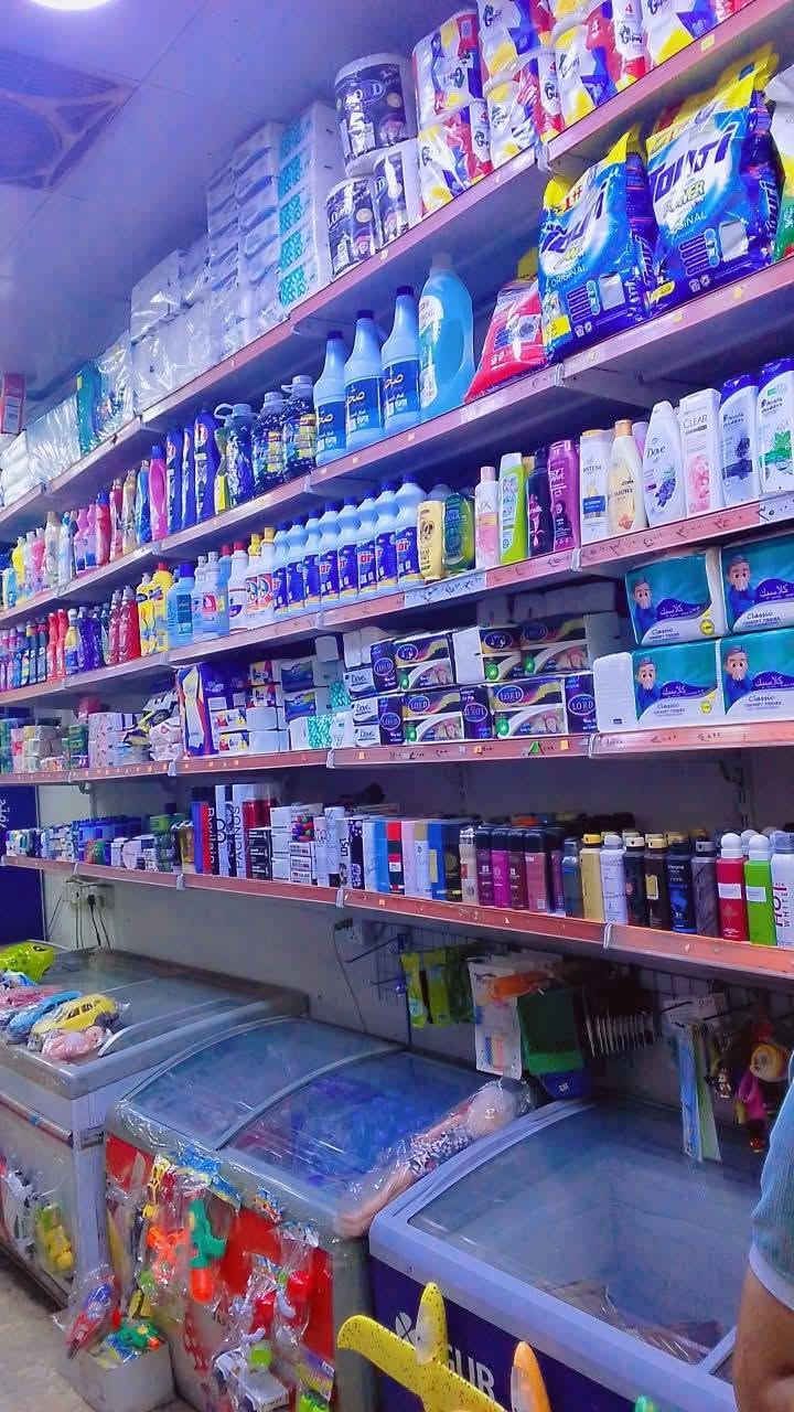 السلام عليكم اسواق للبيع بغدادكرادة شارع الصناعة مقابل مستشفى العلوية للطفل يوجد بجانبي عيادة دكتور اطفال الأسواق شغلهة خير من الله غرض البيع عدم التفرق لها الأسواق ما ناقصها اي شي بس تجي تشتغل،  لا تراسلني بالصفحة هذا رقمي خابرني ***********
