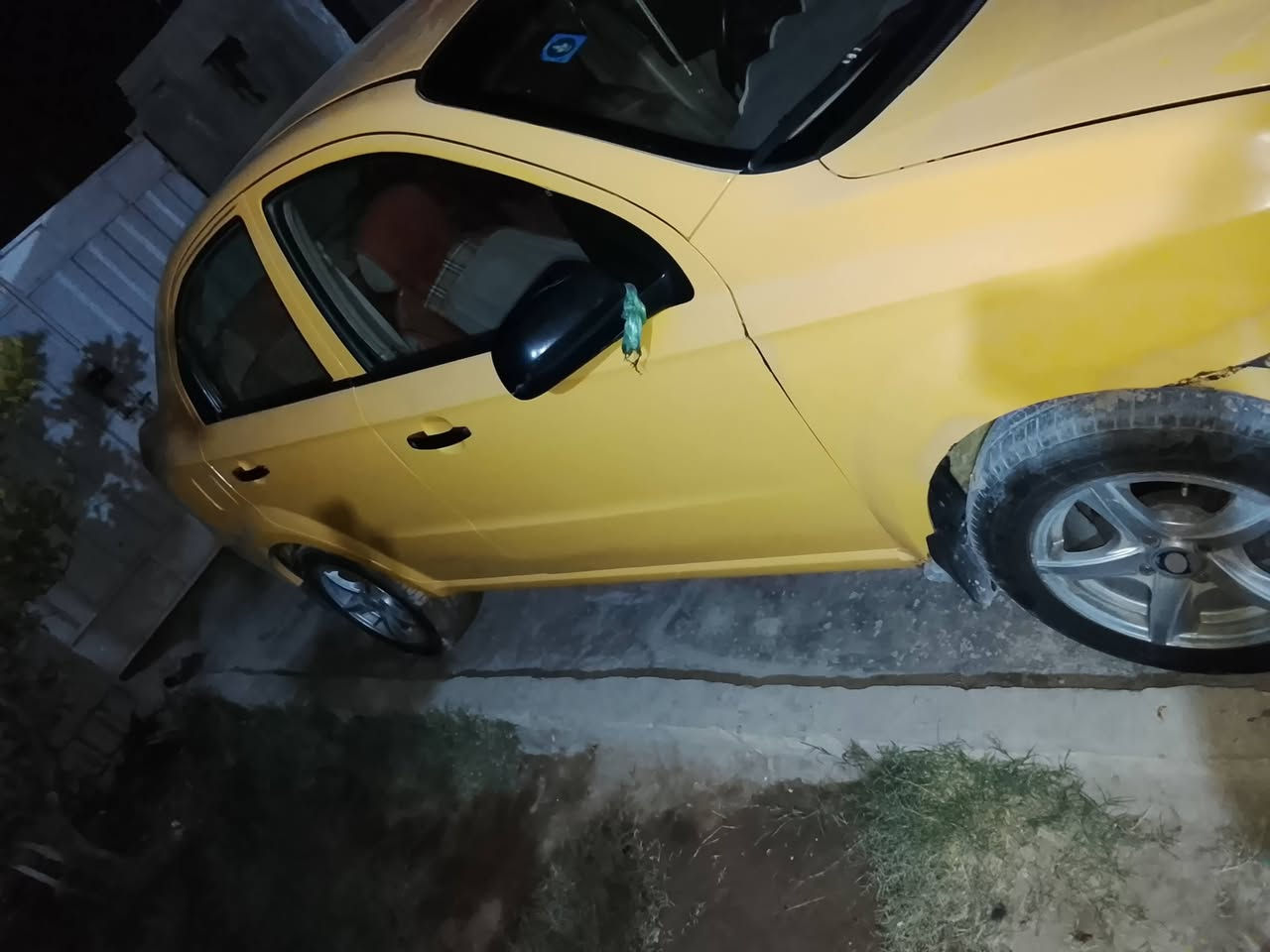 افيوو موديل 9خليجي محرك 1400المفتوح الشركة العامه كير عادي بأسمي سنويه ل29  رقم انكليزي مصفره هيئه وغرامات تبريد شغال كهربائيات كله شغال محرك وكير خير من الله حداديه السياره جاهزه مكاني حله للاستفسار *********** 
***********
