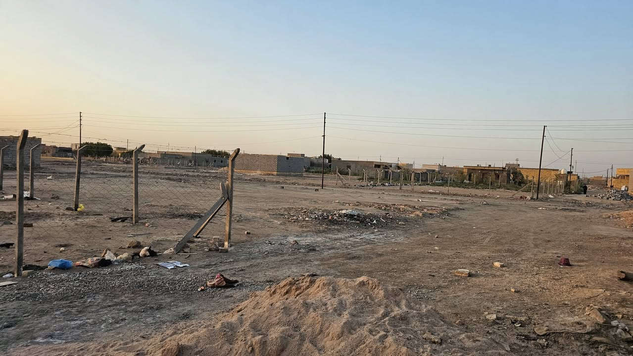 قطعه ٢٠٠م حي الجوادين بالنزله الثالثه مسيجه شارع ١٠م متوفر ماء وكهرباء ***********
