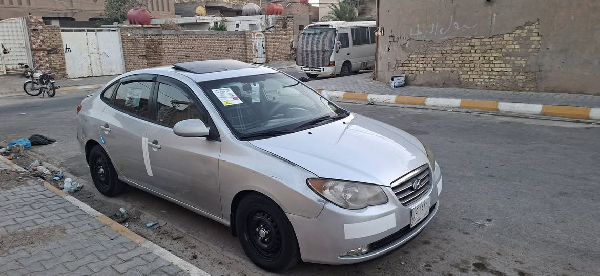 *********** النترا خليجيه ٢٠٠٩ مكينه ٢٠٠٠تخم تاير حداديه جديده تبريد شغال فتحه شغاله سياره مكفوله من الضربه بيه جراد فقط صفحه سايق جاهزه من اي شي سعر ٧٨ مكان سياره واسط
