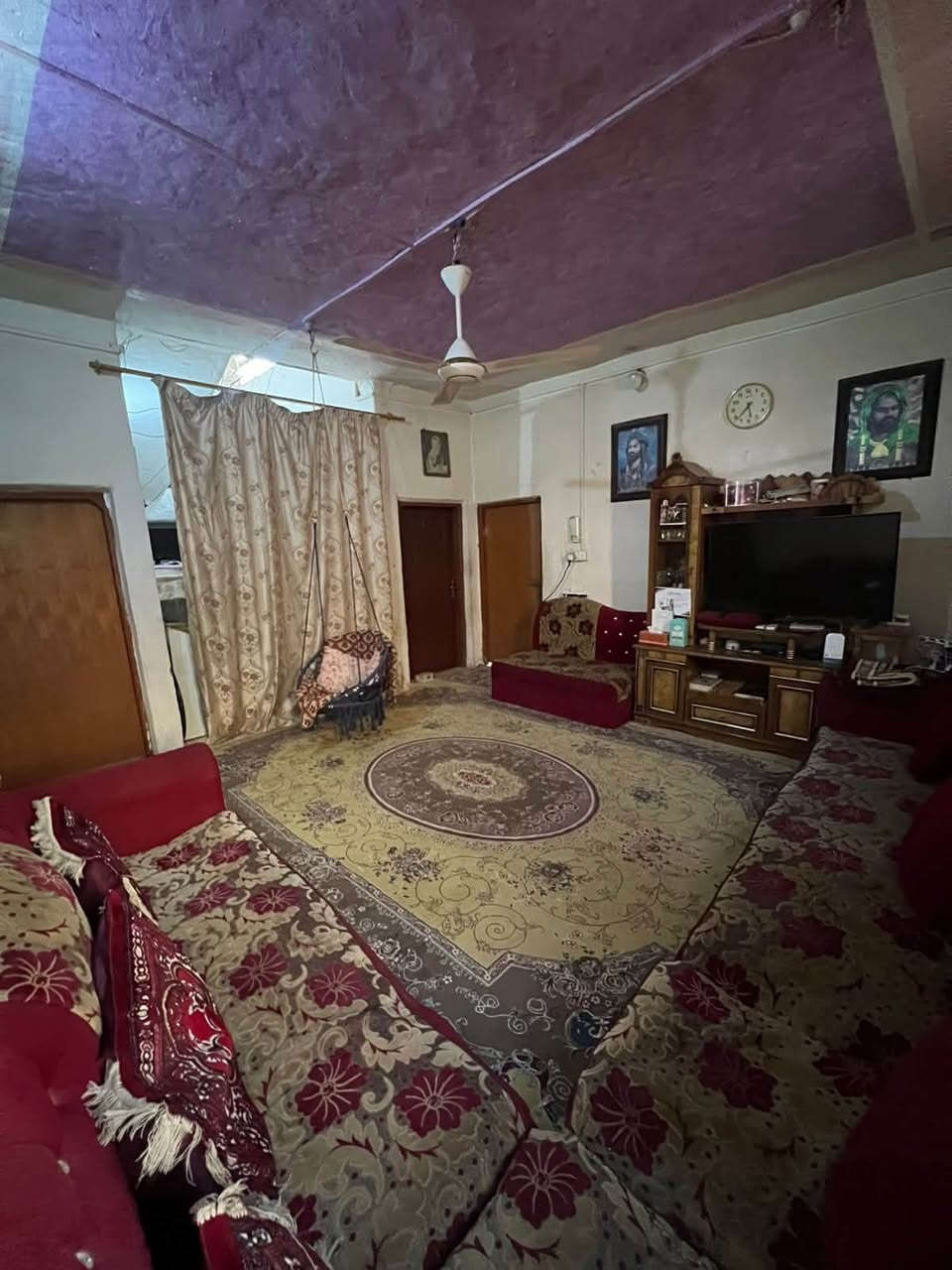 السلام عليكم
بيت زراعي للبيع المساحه 220 م 

كاشي البيت كامل - 3 غرف كبار - صاله جبيره -  مطبخ جبير - استقبال جبير - مجمع حمامات خارجي داخلي - حديقه جبيره 

حي العسكري الغربي منطقه ابو شهاب 

السعر 34 وبي مجال بسيط 

***********

نص مكتوب في الصور:
- صالة 5*5