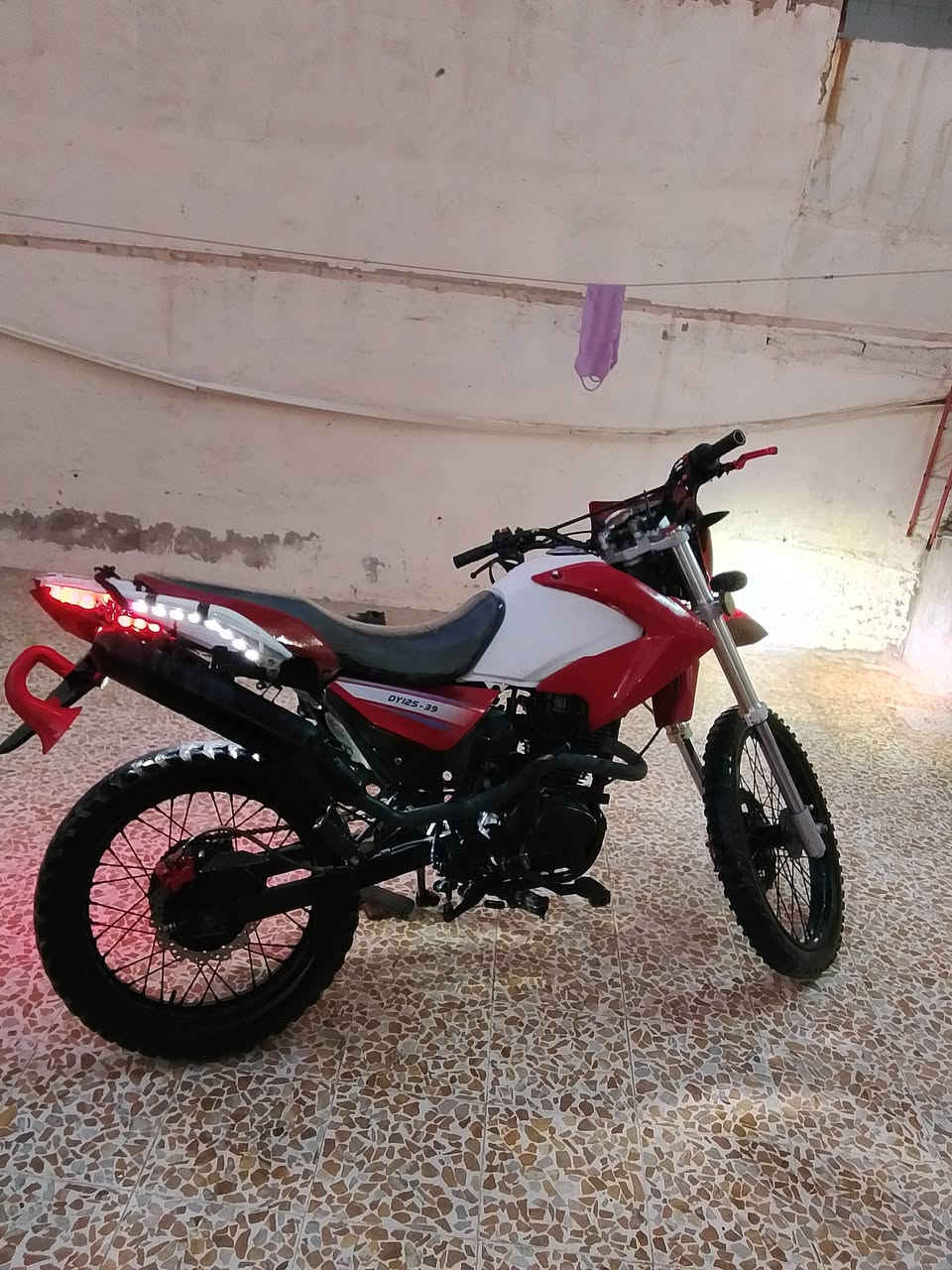 دراجه قفاز للبيع مكينه 150 مناقصو شي كلو شغال سعر ٦٠٠
وبي مجال ***********
